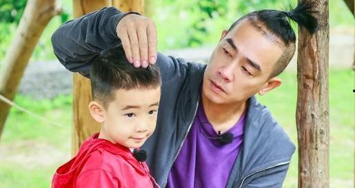 应采臣爆料陈小春的视频,揭秘明星幕后生活瞬间  第3张